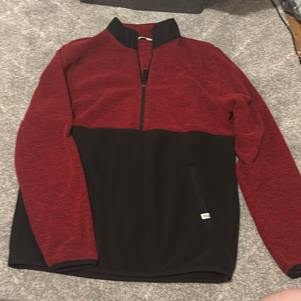 Res and black two tone fleece pull over